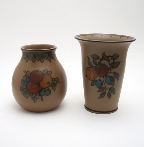 Vaser med frugter, L. Hjorth